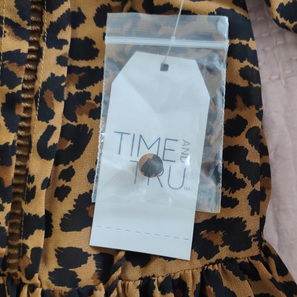 Leopard Print Dress Size Medium NWT - Picture 9 of 10